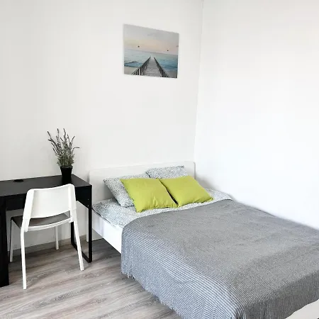 Apartament New 2022 Family&friends Downtown Ac 3br 2ba Free Parking Big Balcony Near Metro&train Station Self Check-in
