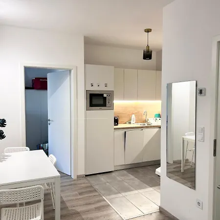 New 2022 Family&friends Downtown Ac 3br 2ba Free Parking Big Balcony Near Metro&train Station Self Check-in Apartmán *