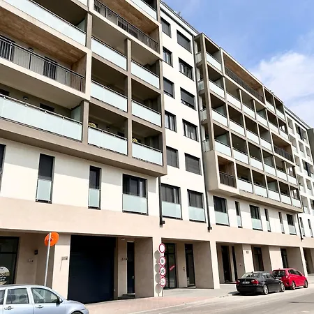 New 2022 Family&friends Downtown Ac 3br 2ba Free Parking Big Balcony Near Metro&train Station Self Check-in * Budapešť